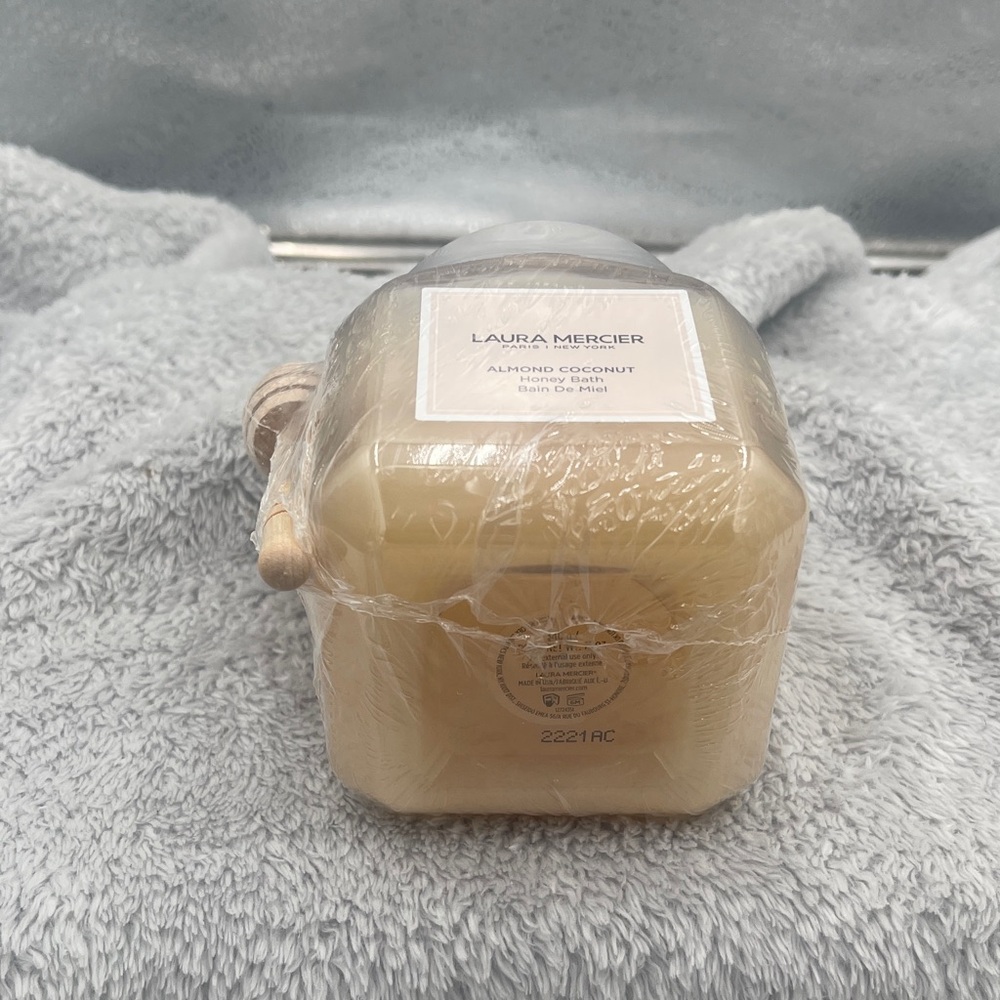 Laura Mercier Almond Coconut Honey Bath with Dipper - Picture 5 of 6